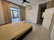 靠近TAMAN DAYA这区唯一一间最大款的Semi D 角头大大片的地、最适合Airbnb, Nursing...