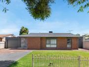 Karinga Crescent Modern Comfort & Style!