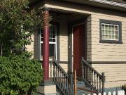 Kensington/Sunnyside 1 1/2 story house