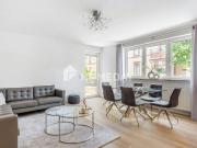 Kernsanierte 4 Zimmerwohnung mit 2 Balkons, moderner EBK... Kernsanierte 4 Zimmerwohnung mit 2 Balkons, moderner EBK...