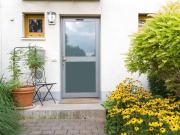 KfW 60 Reihenmittelhaus am Feldrand, mit Blick zum Taunus