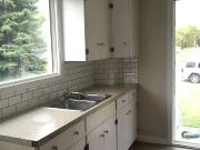 Killarney Community 3B1.5B 2 storey w/ BSMT new tile!...