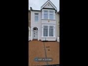 Kimberley Avenue, Ilford IG2, 2 bed flat to rent, £2,500...