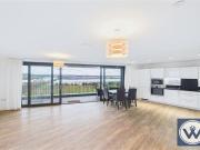 Kingfisher Heights, London E16, 3 bed flat to rent,...
