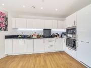 Kingfisher Heights, Royal Docks, London E16, 2 bed flat...