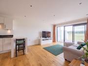 Kingman Way, Newbury, RG14 2 bed flat to rent £1,800 pcm...