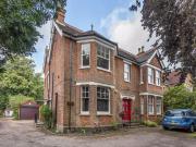 Kings Road, Horsham RH13 3 bed apartment to rent £2,450...