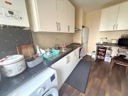 Kingsley Rd, Hounslow TW3, 4 bed flat to rent, £2,400...
