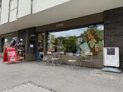 KIOSK MODERN UND HELL AN FREQUENTIERTER LAGE