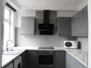 Kirkstall Lane, Leeds LS6, 5 bed flat to rent, £2,232...