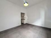 Kit net a venda a 1 quadra da praia no Bairro Embaré