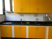 Kitnet mobiliada, bem localizada, local seguro e completo