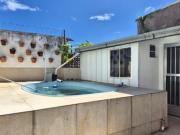 kitnet/studio em casa com piscina