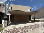 KL/ HERMOSA CASA EN RENTA COLINDANTE CON ?REA VERDE