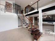 KL/ RENTA HERMOSA CASA EN DESNIVEL. PRIVADA CON VIGILANCIA