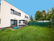 KLARE LINIEN ELEGANTE AUSSTATTUNG GARTEN MIT TERRASSE