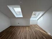 Klasse Dachgeschosswohnung Erstbezug mit Küche