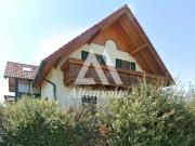 Klassisch, hell, auf Eckgrund und in gepflegter...