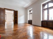 KLASSISCHE 4 ZIMMER ALTBAUWOHNUNG MIT BALKON