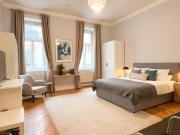 Klassischer Altbau mit Charme – 2 Zimmer Wohnung im 5....