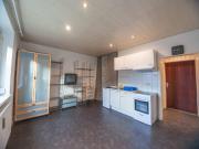 Kleine 1 Zimmer Wohnung mit Parkplatz & Bus vor der Tür