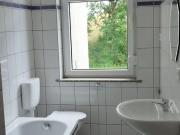 Kleine 3 Zimmer mit Laminat, Einbauküche und Wannenbad...