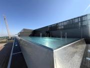 Kleine Perle im ultramodernen Wohnhaus mit Pool am Dach...