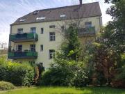 KLEINE ZIMMER MAXIMAL GEMÜTLICH + Balkon im Grünen neben...