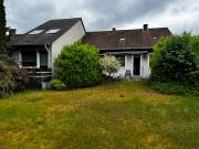 Kleines Einfamilienhaus mit Einliegerwohnung, 762 m²...