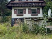 Kleines Häuschen mit großem Garten
