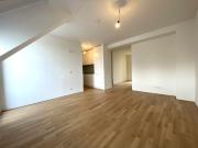 Klimatisierte DG Wohnung mit hofseitigem Balkon! Baujahr...