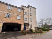 Knights Place, Redhill RH1, 2 bed flat to rent, £1,650...