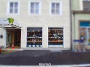 Kompaktes Geschäftslokal mit großer Auslagenfront in der...