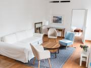 Komplett möblierte Dachgeschosswohnung mit Terrasse