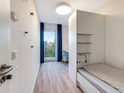 Komplett möbliertes Privatzimmer mit Balkon für 5...