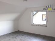 Komplett modernisierte helle Dachgeschosswohnung mit...