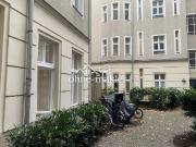 Komplett renovierte Altbau EG Wohnung mit 2,5 Zimmern 2...