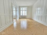 KOMPLETT RENOVIERTE ALTWOHNUNG MITTEN IM ZENTRUM AN...
