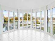 Komplett sanierte 3½ Zimmer Wohnung direkt am See Erstbezug