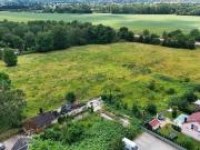 komplett zu sanierendes EFH + 5 Garagen + Bauplatz für 2...