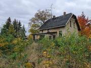 komplett zu sanierendes EFH + 5 Garagen + Bauplatz für 3...