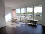 Kourtagefrei! Lichtdurchflutete Whg in schöner Lage in...