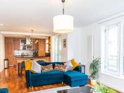L Holyrood Road, Edinburgh, 2 Bedroom Flat L Holyrood Road, Edinburgh, 2 Bedroom Flat