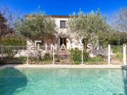 LA BASTIDE FLEURIE Villa T6 de 162m² Piscine Abri de jardi