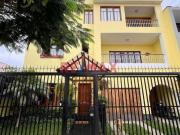 La Casa a Una Cuadra Del Parque Gonzales Prada Y Cerca A...