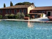 La Corte con maneggio e piscina, Lucca Toscana 1996m²...