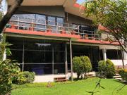 LA HERRADURA CASA EN VENTA CON JARDÍN