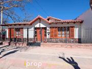 CASA DE 4 DORMITORIOS EN LA MEJOR ESQUINA COMERCIAL DE...