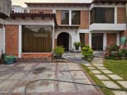 LA MOLINA: VENTA DE CASA FRENTE A PARQUE