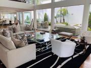 La Planicie Espectacular casa con sotano, GYM en Venta